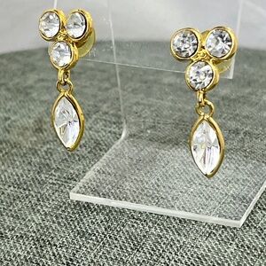 Cubic Zirconia Drop Earrings in 18k Gold-Plated...
Round and Marquise Cut☑️